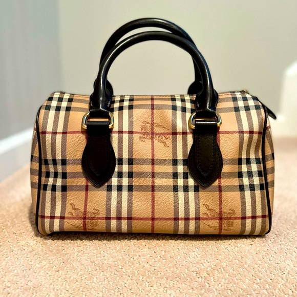 Burberry purse, like new condition